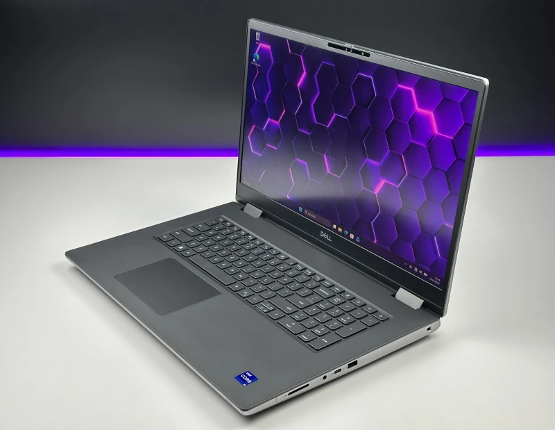Dell Precision 7770 z i9-12950HX, 64GB RAM, ekranem 17.3" 4K UHD 120Hz i RTX A5500. Potężna stacja robocza z 2x Thunderbolt 4 i klawiaturą US.