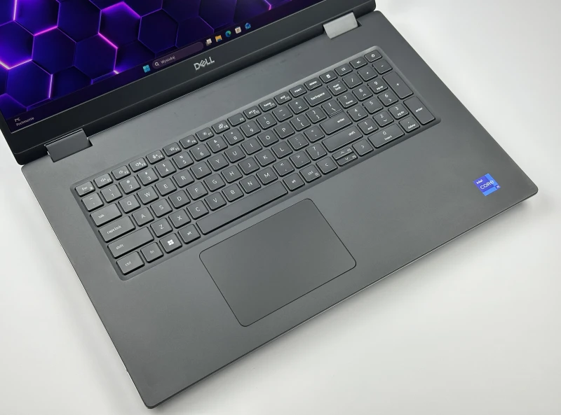 Dell Precision 7770 z i9-12950HX, 64GB RAM, ekranem 17.3" 4K UHD 120Hz i RTX A5500. Potężna stacja robocza z 2x Thunderbolt 4 i klawiaturą US.