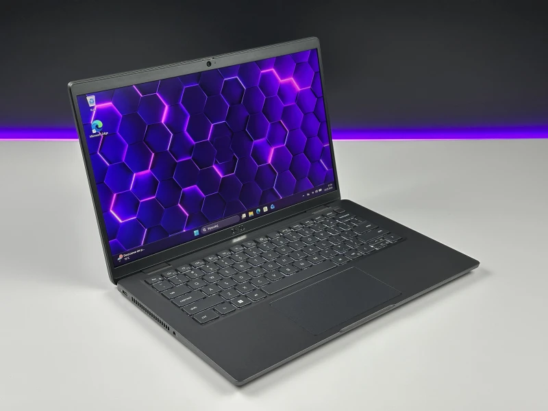 Dell Latitude 7430 - i7-1265U, 32GB RAM. Lekki ultrabook biznesowy z obudową Carbon, stworzony do intensywnej pracy mobilnej i wielozadaniowości.