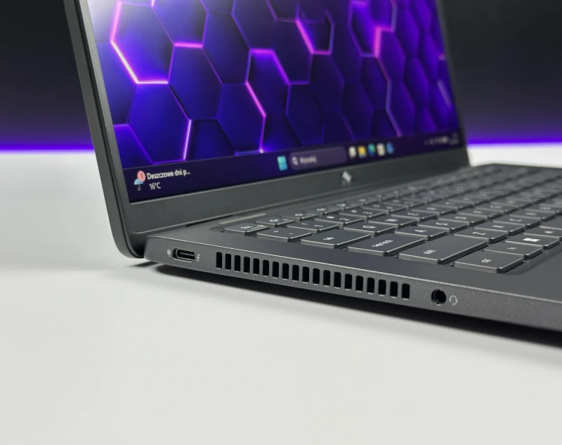 Dell Latitude 7430 - i7-1265U, 32GB RAM. Lekki ultrabook biznesowy z obudową Carbon, stworzony do intensywnej pracy mobilnej i wielozadaniowości.