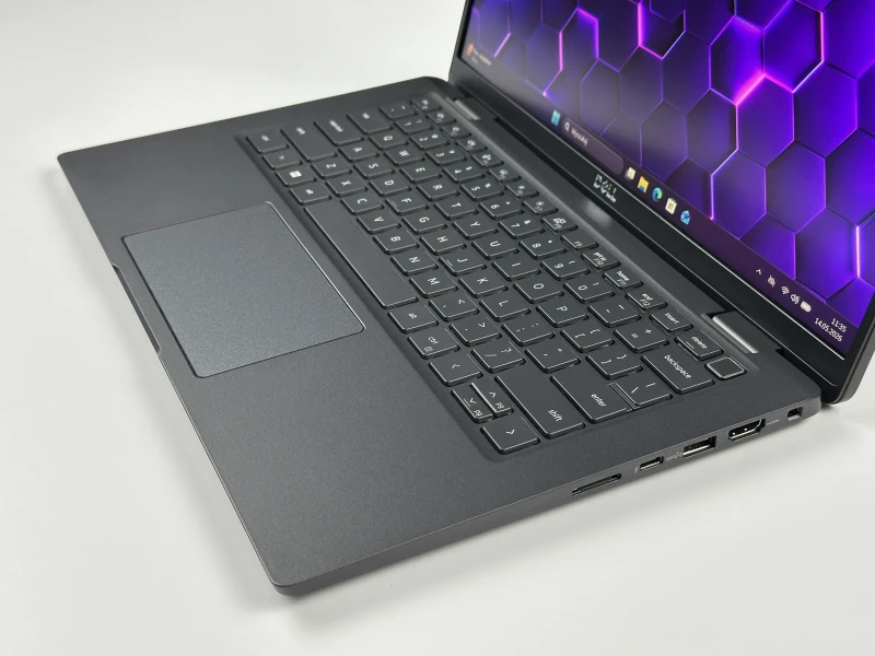 Dell Latitude 7430 - i7-1265U, 32GB RAM. Lekki ultrabook biznesowy z obudową Carbon, stworzony do intensywnej pracy mobilnej i wielozadaniowości.