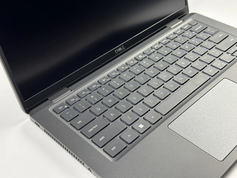 Dell Latitude 7430 - i7-1265U, 32GB RAM. Lekki ultrabook biznesowy z obudową Carbon, stworzony do intensywnej pracy mobilnej i wielozadaniowości.
