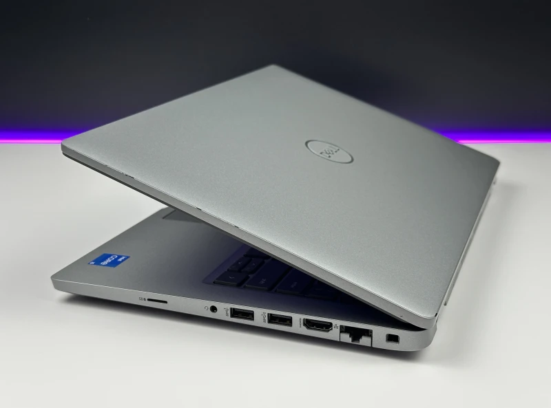 Dell Latitude 5430 - procesor i5-1235U, matryca 14" oraz modem LTE – nowoczesny laptop biznesowy z klawiaturą US, idealny do pracy.