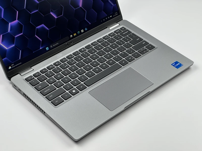 Dell Latitude 5430 - procesor i5-1235U, matryca 14" oraz modem LTE – nowoczesny laptop biznesowy z klawiaturą US, idealny do pracy.
