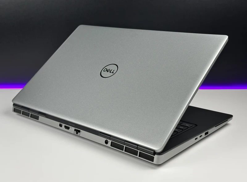 Dell Precision 7750 z i7-10850H i RTX3000 – profesjonalna stacja robocza stworzona do grafiki 3D, CAD i wymagających projektów inżynieryjnych.