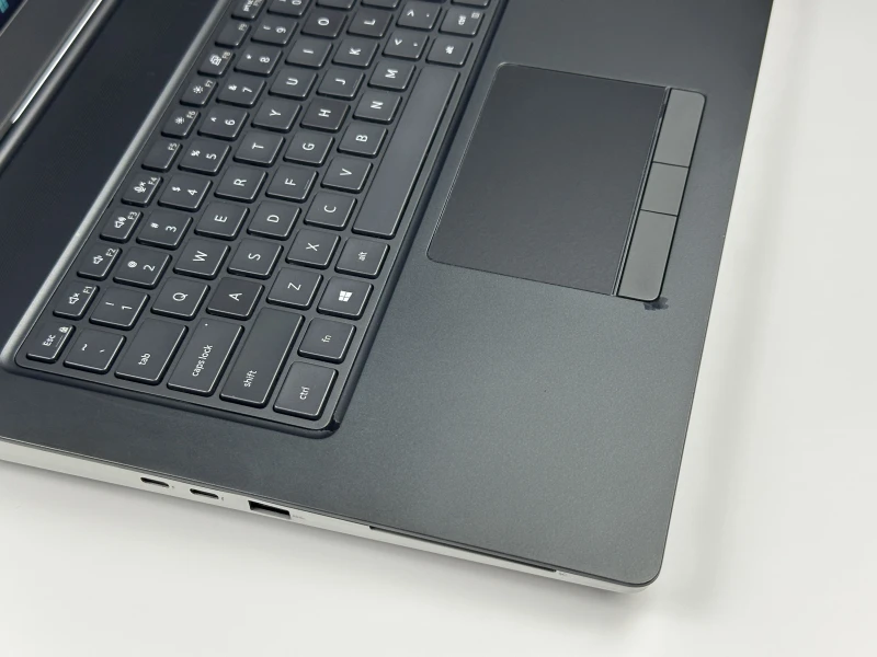 Dell Precision 7750 z i7-10850H i RTX3000 – profesjonalna stacja robocza stworzona do grafiki 3D, CAD i wymagających projektów inżynieryjnych.