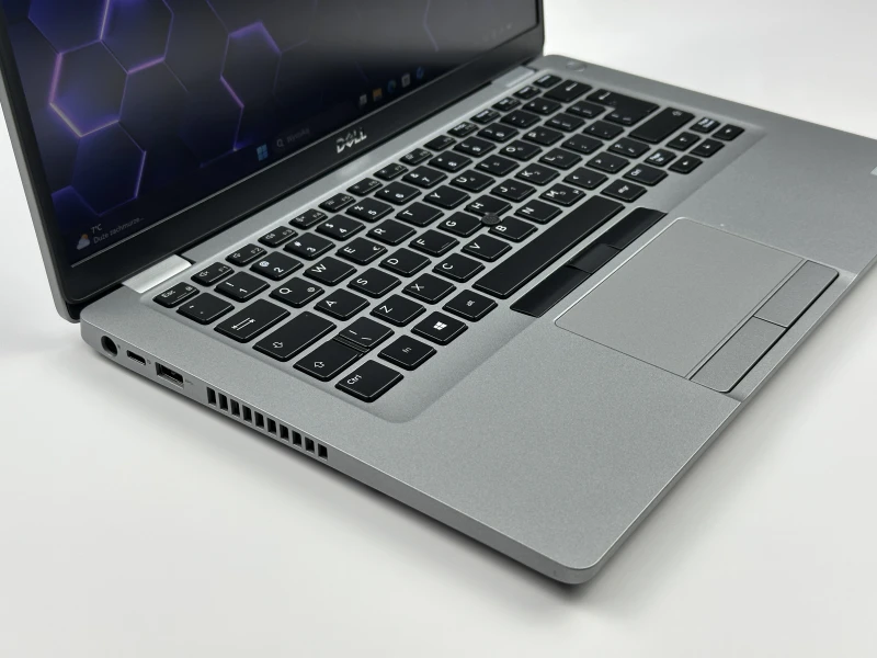 Dell Latitude 5410 z i5-10310U, ekranem 14" FHD i Intel UHD Graphics. Biznesowy laptop z USB-C, HDMI, RJ-45 i możliwością rozbudowy pamięci RAM.