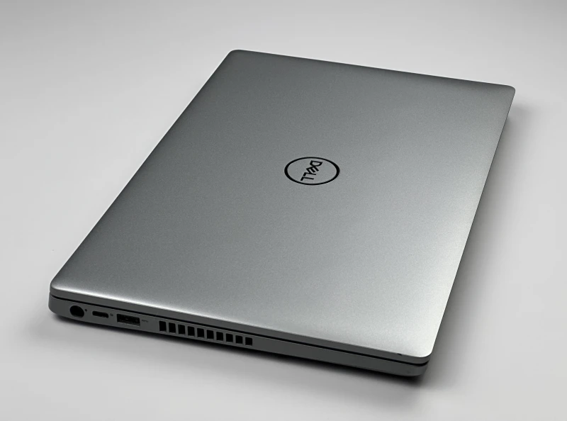 Dell Latitude 5410 z i5-10310U, ekranem 14" FHD i Intel UHD Graphics. Biznesowy laptop z USB-C, HDMI, RJ-45 i możliwością rozbudowy pamięci RAM.
