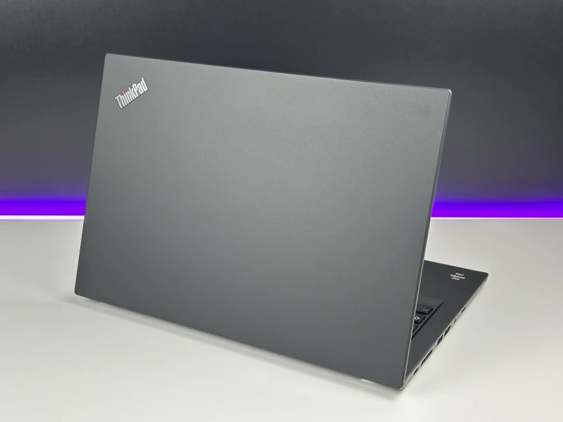 Lenovo ThinkPad T495 z Ryzen 5 3500U, ekranem 14" FHD i Radeon Vega 8 Graphics. Solidny laptop biznesowy w klasycznym formacie ThinkPad.