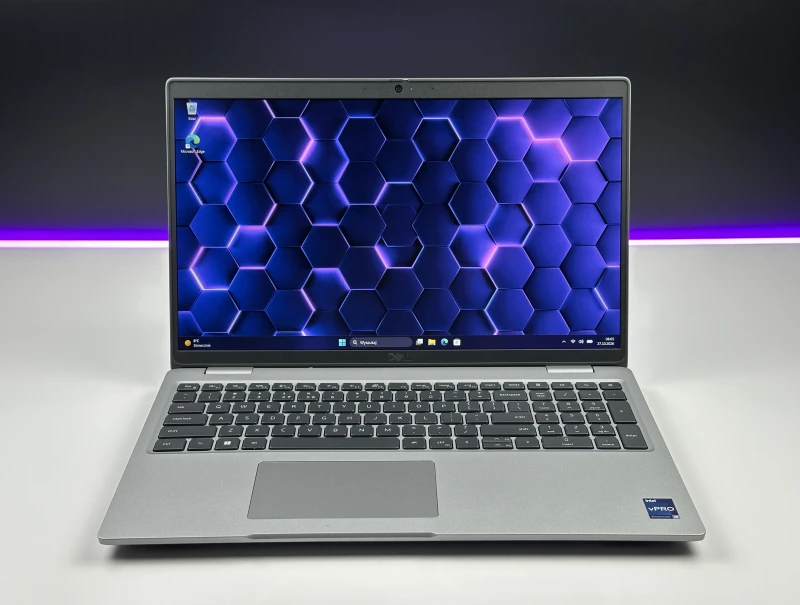 Dell Latitude 5540 z i5-1335U, ekranem 15.6" FHD i Intel Iris Xe Graphics. Laptop z modemem LTE, klawiaturą US, Thunderbolt 4 i portem RJ-45.