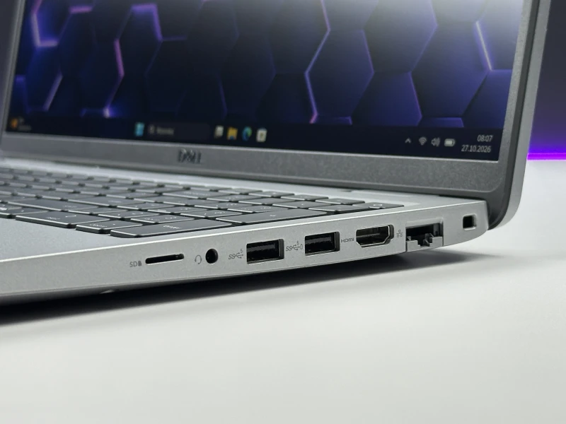 Dell Latitude 5540 z i5-1335U, ekranem 15.6" FHD i Intel Iris Xe Graphics. Laptop z modemem LTE, klawiaturą US, Thunderbolt 4 i portem RJ-45.