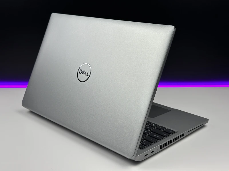 Dell Latitude 5540 z i5-1335U, ekranem 15.6" FHD i Intel Iris Xe Graphics. Laptop z modemem LTE, klawiaturą US, Thunderbolt 4 i portem RJ-45.