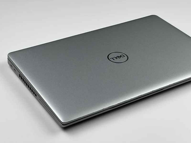 Dell Latitude 5540 z i5-1335U, ekranem 15.6" FHD i Intel Iris Xe Graphics. Laptop z modemem LTE, klawiaturą US, Thunderbolt 4 i portem RJ-45.