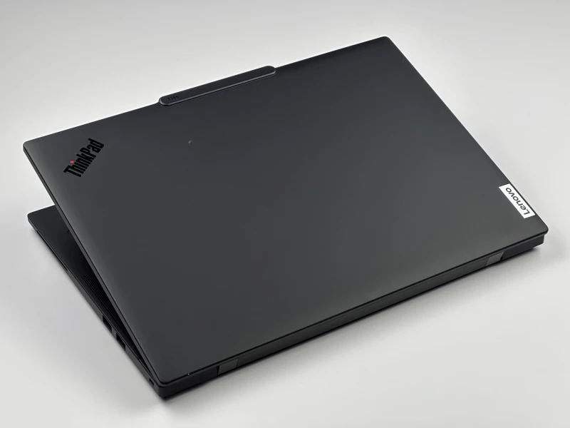 ThinkPad T14s Gen 5 z Core Ultra 5 125U, 16GB RAM i ekranem 14". Konstrukcja z Thunderbolt 4, Wi-Fi 6E i nowoczesną platformą Intel Core Ultra.