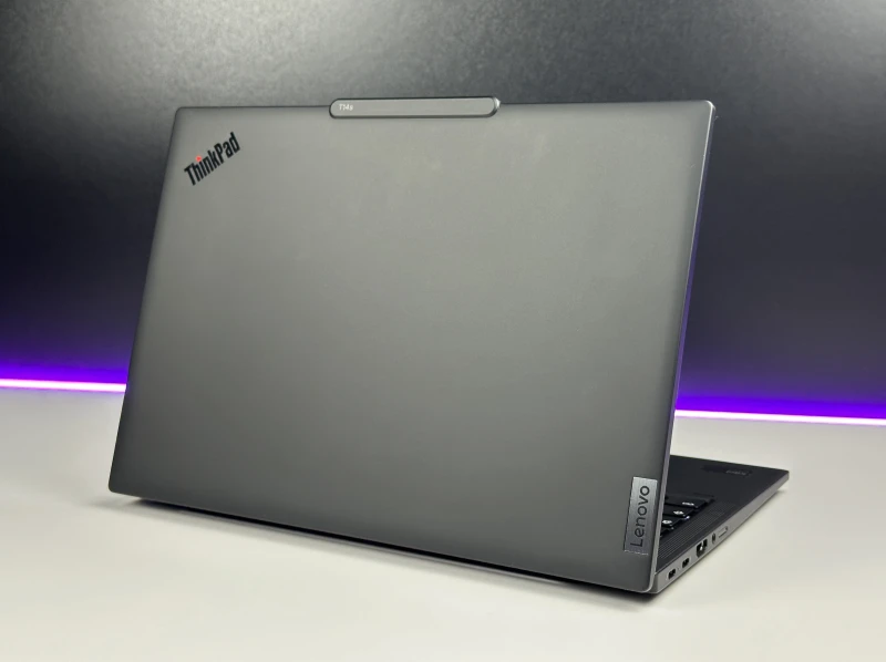 ThinkPad T14s Gen 5 z Core Ultra 5 125U, 16GB RAM i ekranem 14". Konstrukcja z Thunderbolt 4, Wi-Fi 6E i nowoczesną platformą Intel Core Ultra.