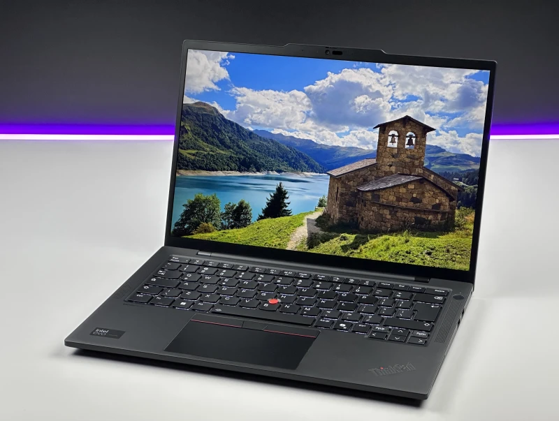ThinkPad T14s Gen 5 z Core Ultra 5 125U, 16GB RAM i ekranem 14". Konstrukcja z Thunderbolt 4, Wi-Fi 6E i nowoczesną platformą Intel Core Ultra.