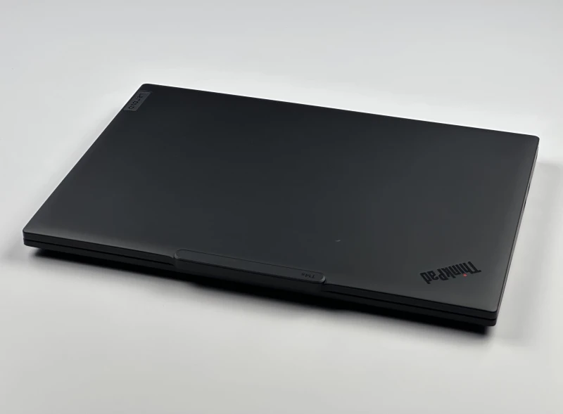 ThinkPad T14s Gen 5 z Core Ultra 5 125U, 16GB RAM i ekranem 14". Konstrukcja z Thunderbolt 4, Wi-Fi 6E i nowoczesną platformą Intel Core Ultra.
