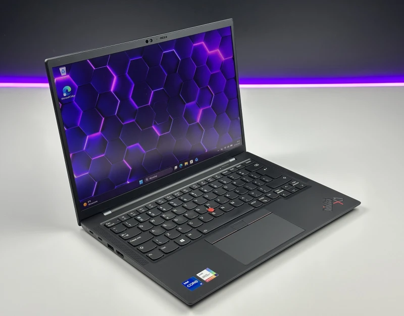 Lenovo ThinkPad X1 Carbon Gen 9 z i7-1185G7, 16GB RAM i dotykowym ekranem 14" FHD+. Intel Iris Xe, czytnik linii papilarnych i 2x Thunderbolt 4.