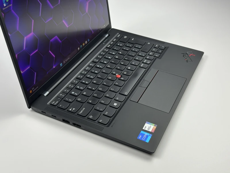 Lenovo ThinkPad X1 Carbon Gen 9 z i7-1185G7, 16GB RAM i dotykowym ekranem 14" FHD+. Intel Iris Xe, czytnik linii papilarnych i 2x Thunderbolt 4.