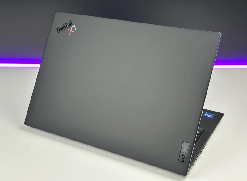 Lenovo ThinkPad X1 Carbon Gen 9 z i7-1185G7, 16GB RAM i dotykowym ekranem 14" FHD+. Intel Iris Xe, czytnik linii papilarnych i 2x Thunderbolt 4.