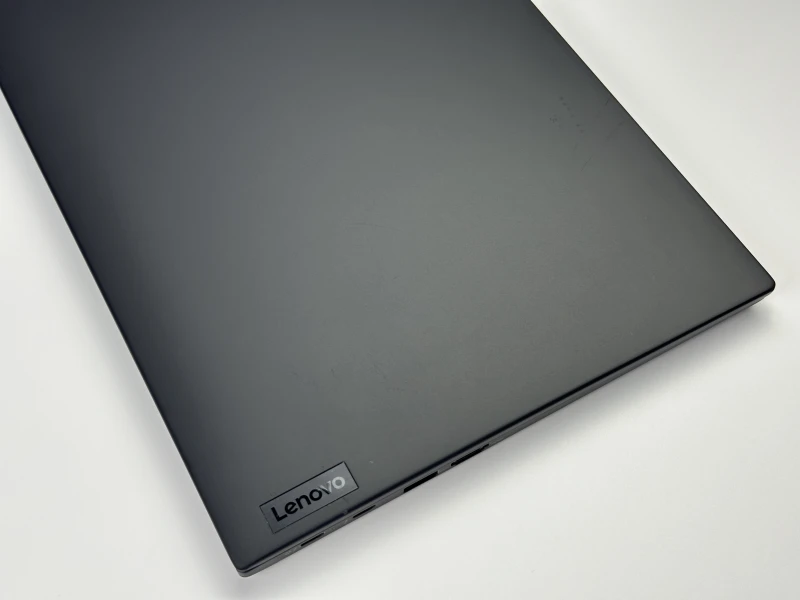 Lenovo ThinkPad X1 Carbon Gen 9 z i7-1185G7, 16GB RAM i dotykowym ekranem 14" FHD+. Intel Iris Xe, czytnik linii papilarnych i 2x Thunderbolt 4.