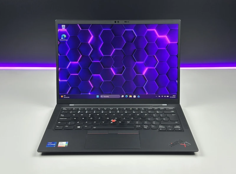 Lenovo ThinkPad X1 Carbon Gen 9 z i7-1185G7, 16GB RAM i dotykowym ekranem 14" FHD+. Intel Iris Xe, czytnik linii papilarnych i 2x Thunderbolt 4.