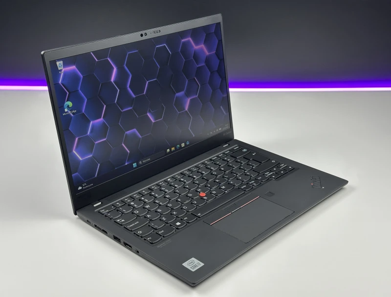 Lenovo ThinkPad X1 Carbon Gen 8 z i7-10510U i matrycą FHD – ultralekki laptop, stworzony z myślą o mobilnej pracy i wymagających użytkownikach.