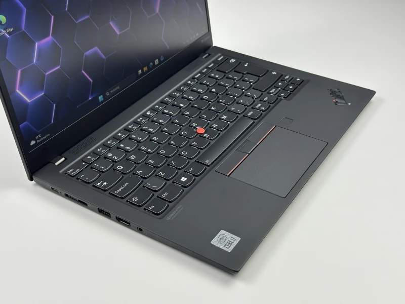 Lenovo ThinkPad X1 Carbon Gen 8 z i7-10510U i matrycą FHD – ultralekki laptop, stworzony z myślą o mobilnej pracy i wymagających użytkownikach.