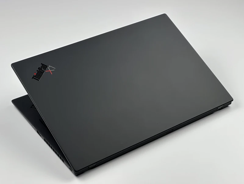 Lenovo ThinkPad X1 Carbon Gen 8 z i7-10510U i matrycą FHD – ultralekki laptop, stworzony z myślą o mobilnej pracy i wymagających użytkownikach.