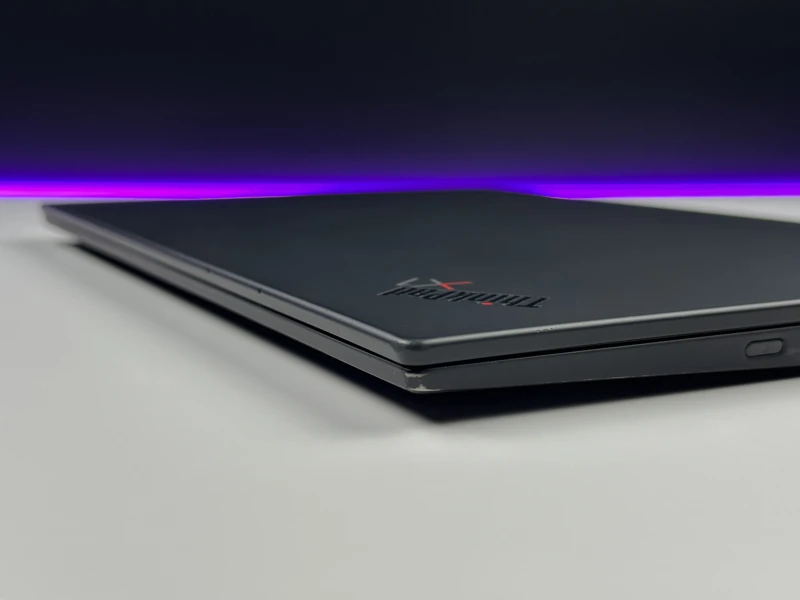 Lenovo ThinkPad X1 Carbon Gen 8 z i7-10510U i matrycą FHD – ultralekki laptop, stworzony z myślą o mobilnej pracy i wymagających użytkownikach.