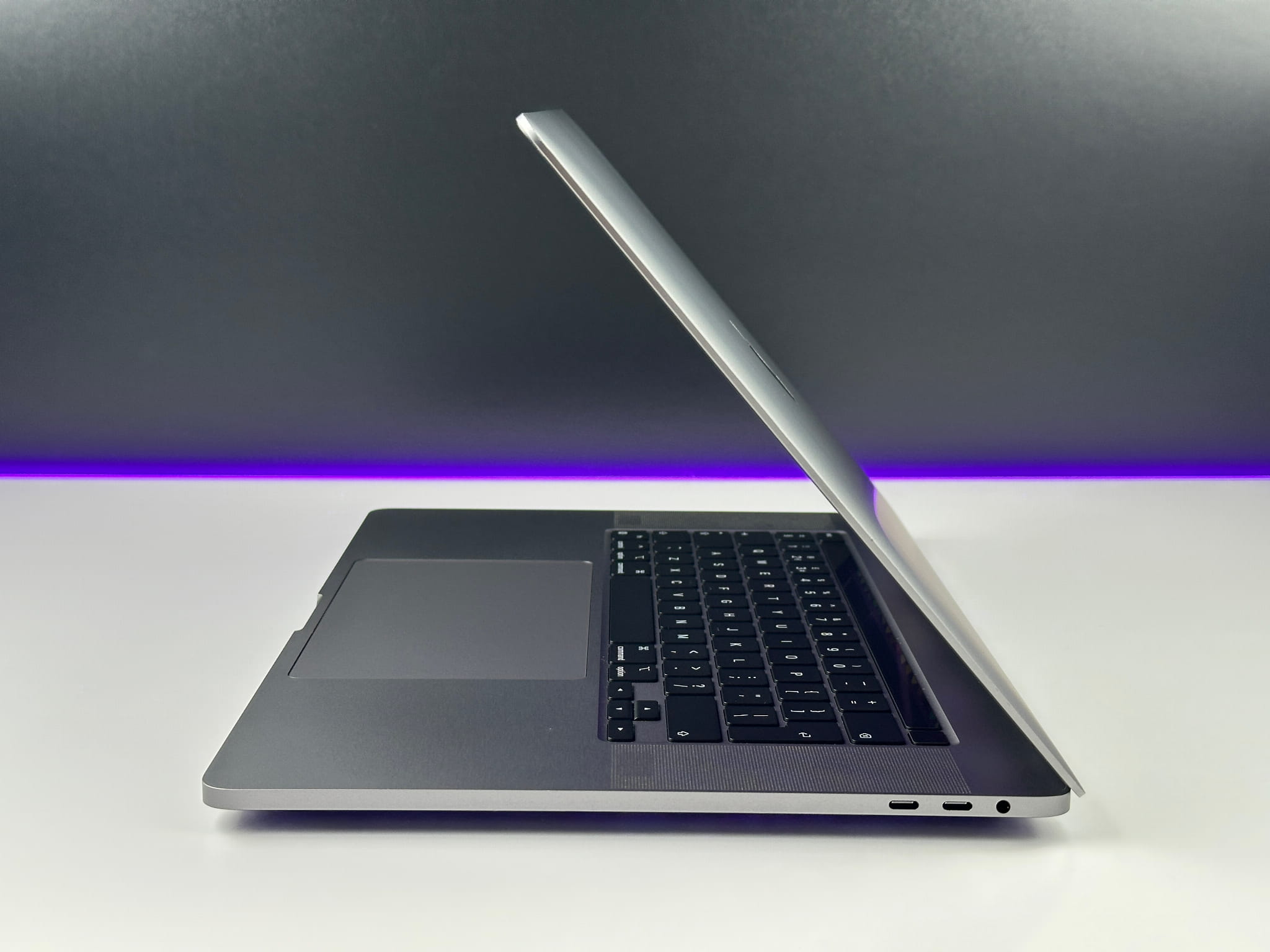 Apple MacBook Pro 16 A2141 i9-9980HK 32GB 2TB Radeon Pro