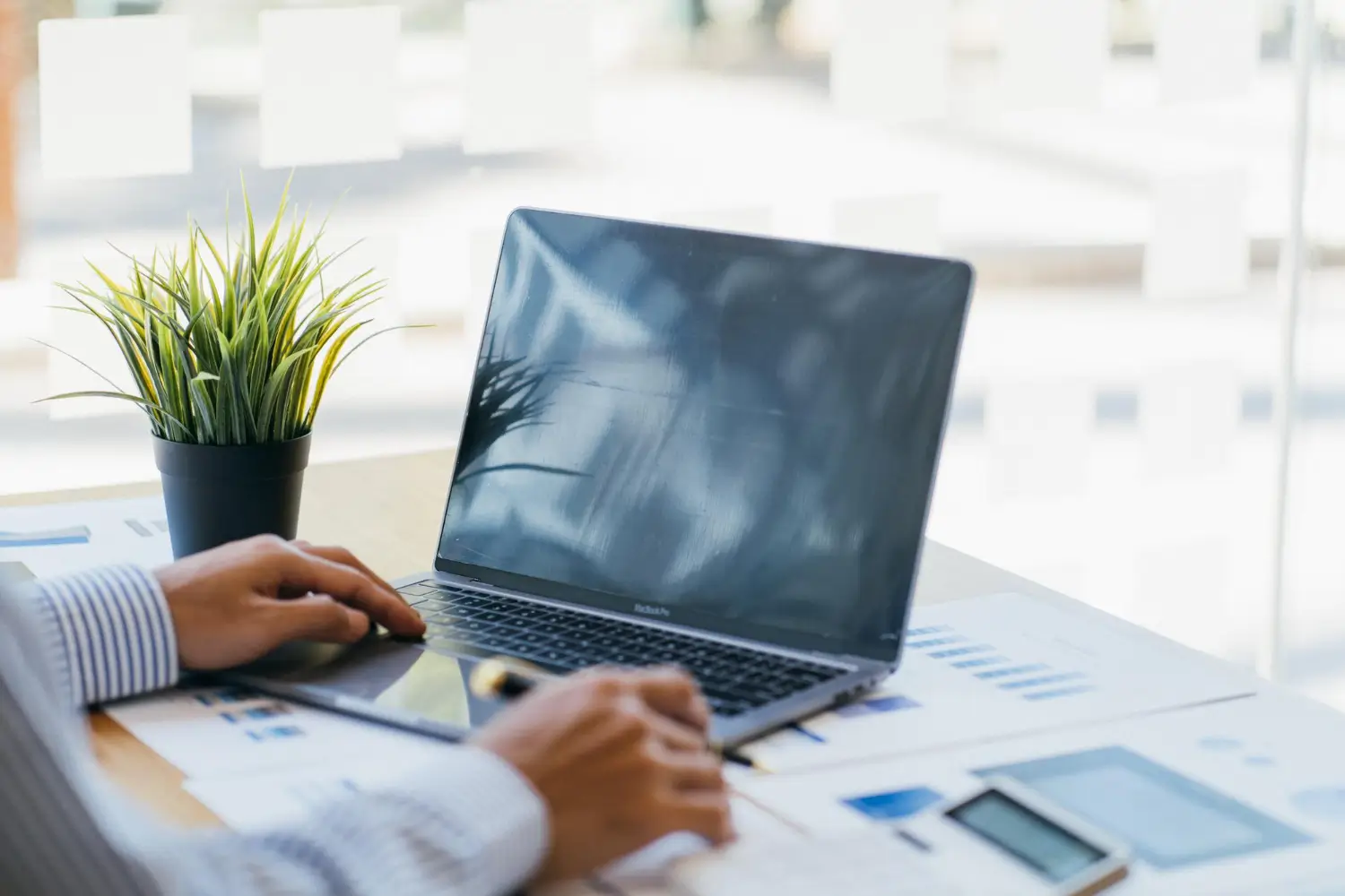 Tani laptop do biura – ranking najlepszych poleasingowych modeli 2026