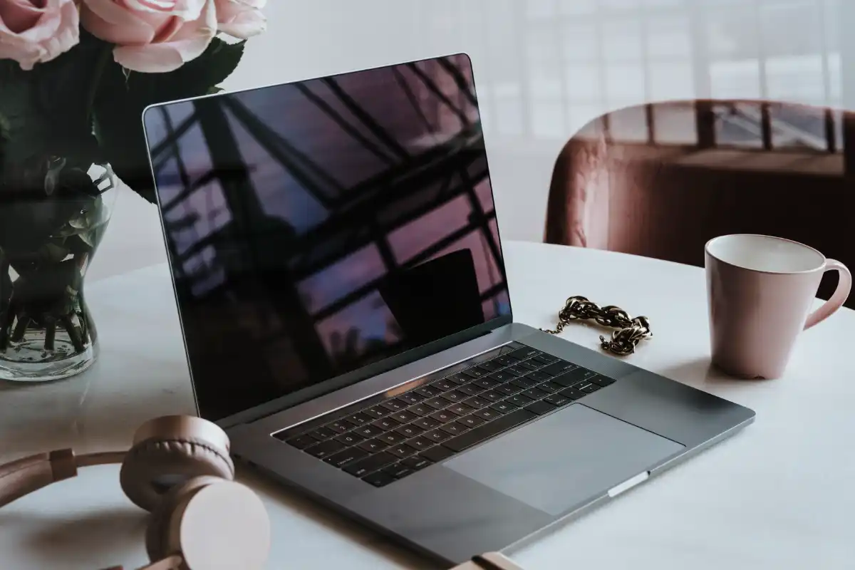 Laptop poleasingowy, a inflacja: Jak utrzymać standardy IT w firmie bez zwiększania budżetu?