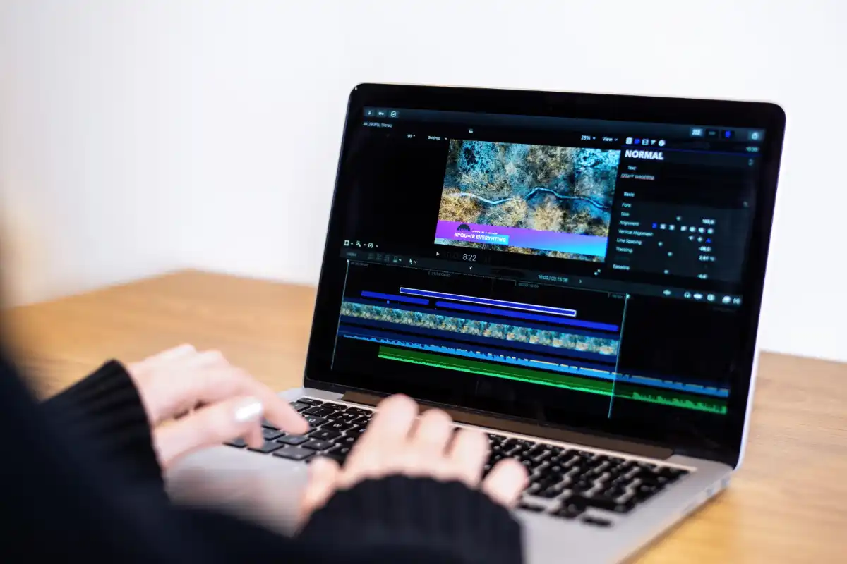 Używany laptop do montażu filmów – co wybrać w 2026 roku?
