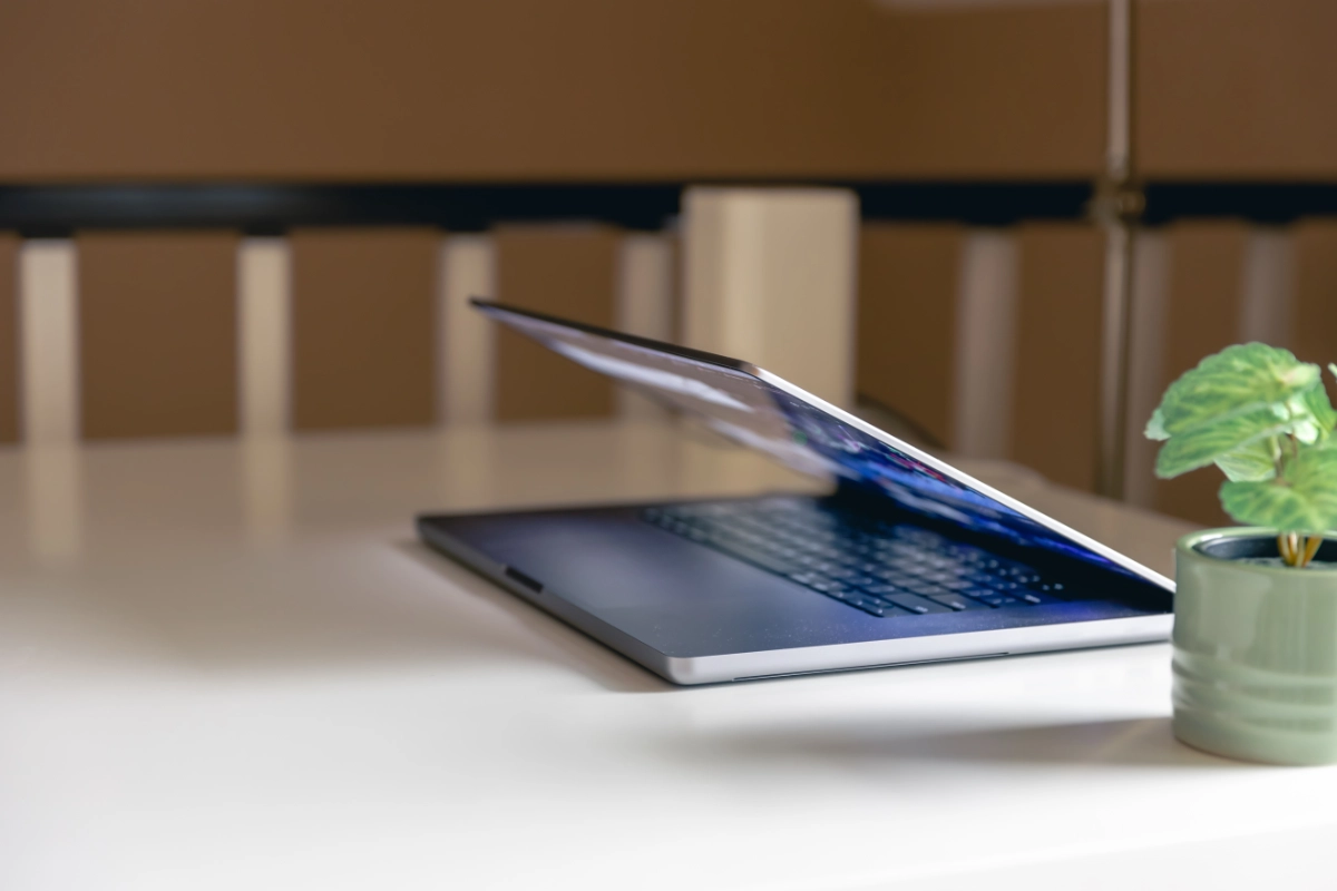 Jakie parametry powinien mieć tani laptop do biura?