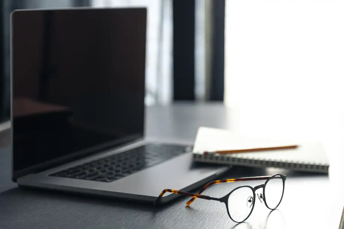Tani laptop HP – który model wybrać do biura?