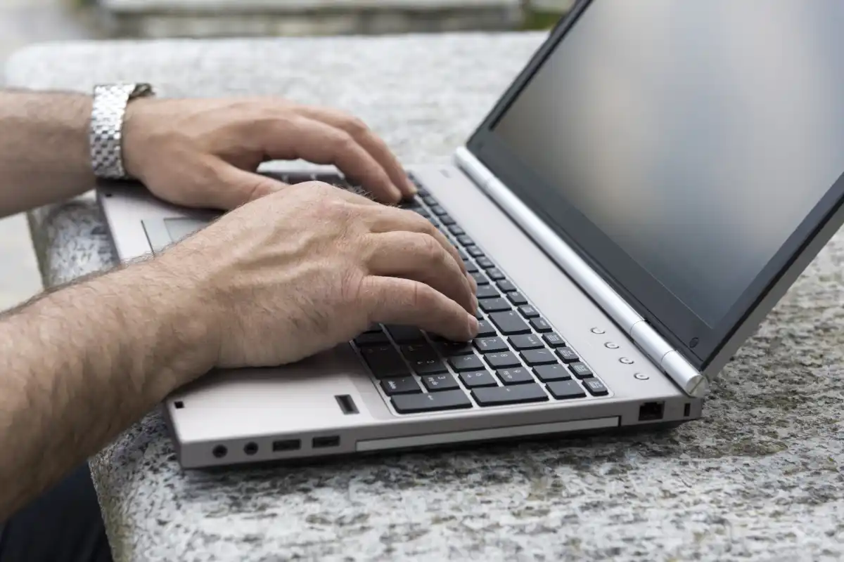 Ekologia i ekonomia: Dlaczego wybierając laptopy poleasingowe, ratujesz planetę i swój portfel?