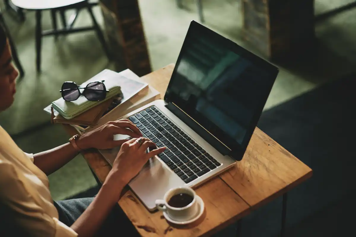 Jak dbać o baterię i układ chłodzenia w laptopie używanym, aby służył przez kolejne lata?