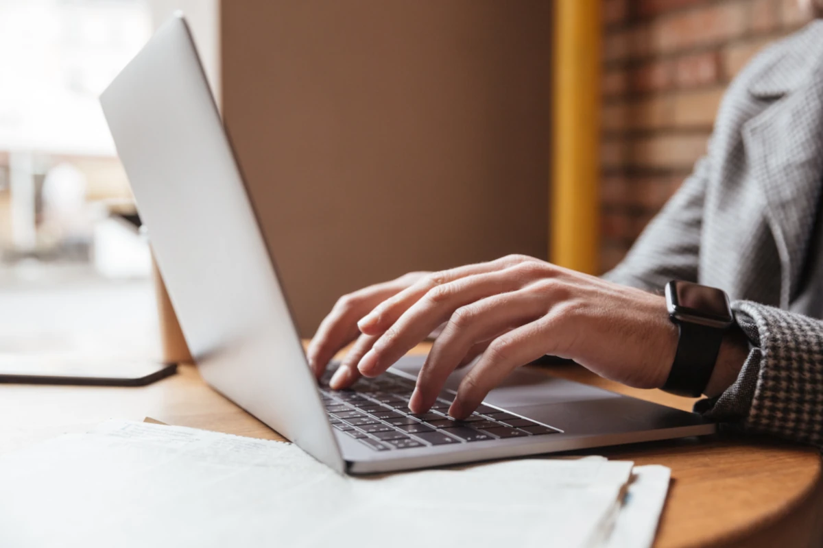 Klawiatura dla profesjonalisty – w których używanych laptopach Dell i Lenovo pisze się najlepiej?