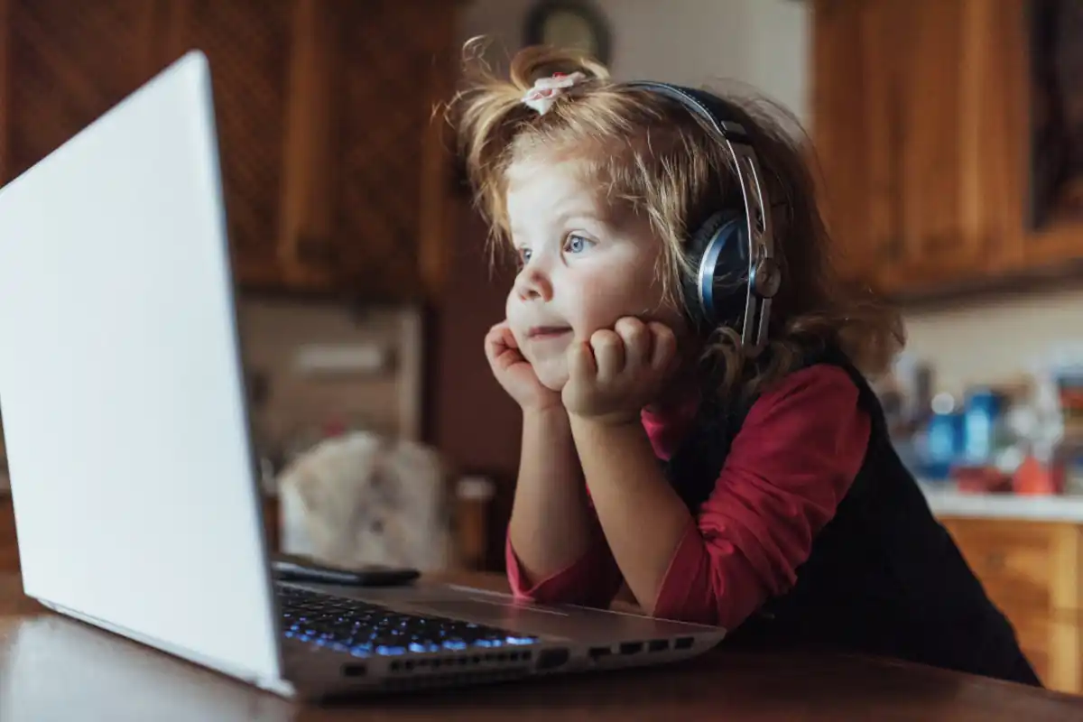Kupujesz tani laptop do gier dla dziecka? Sprawdź, jak ustawić kontrolę rodzicielską i limity