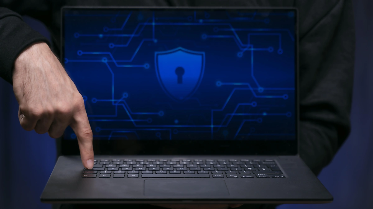 Antywirus płatny czy darmowy? Porównanie najlepszych rozwiązań dla Twojego laptopa