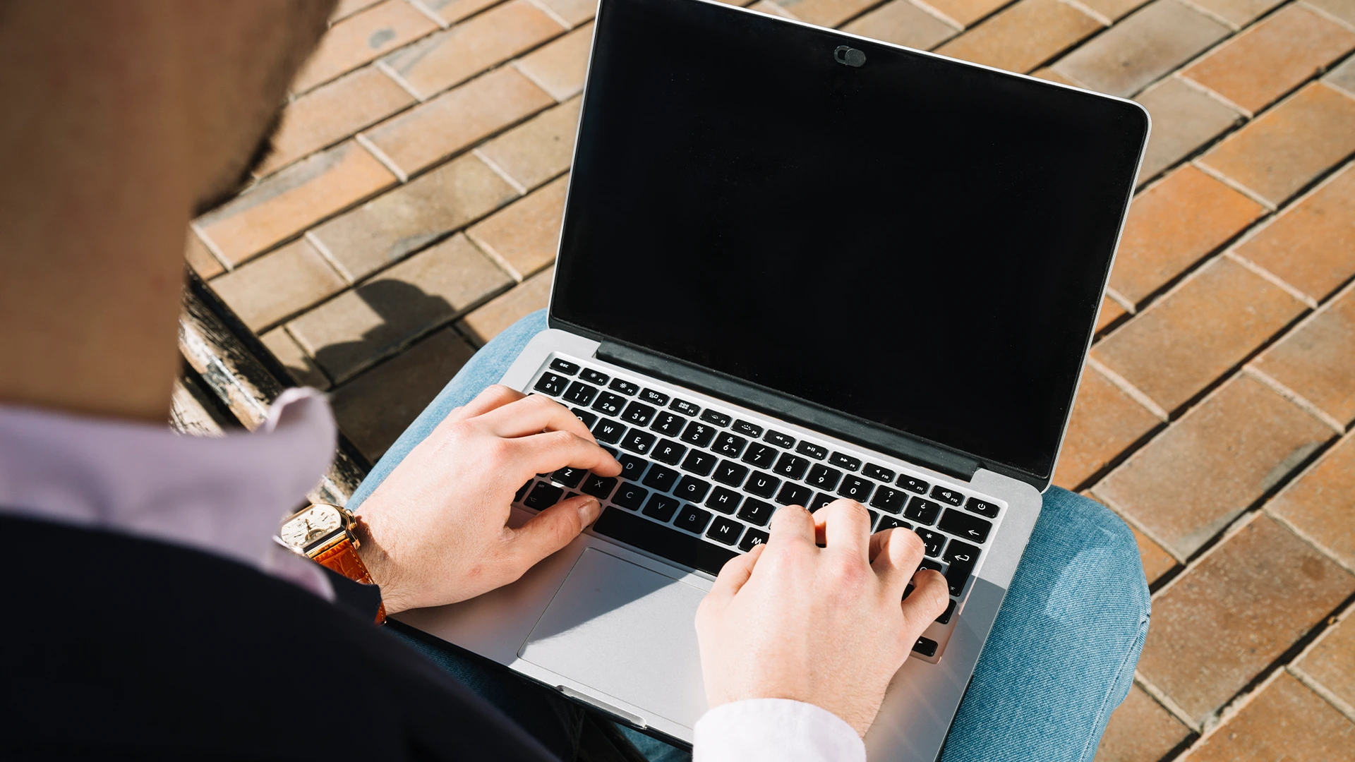 Laptop biznesowy: Co to jest i dlaczego warto wybrać model poleasingowy?