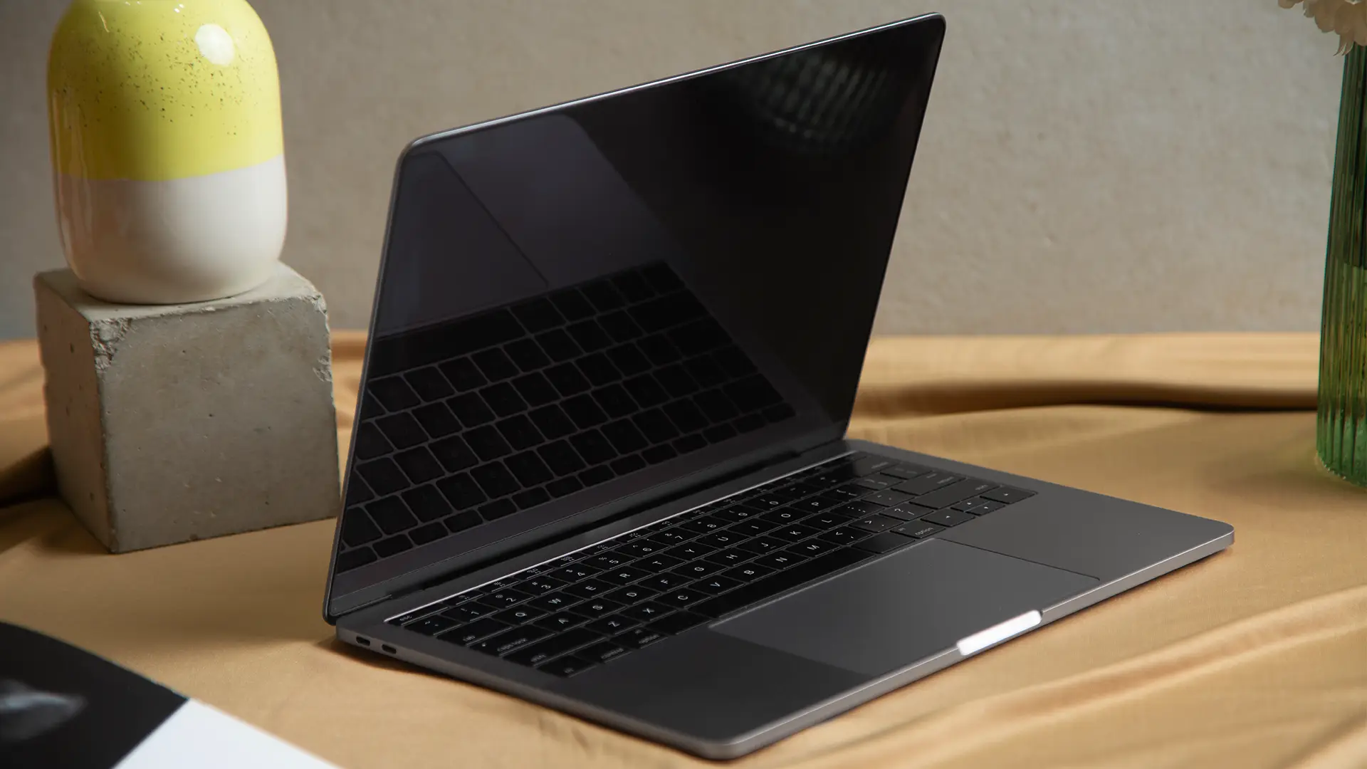 Najlepsze laptopy 15-calowe – dlaczego warto postawić na sprzęt używany?