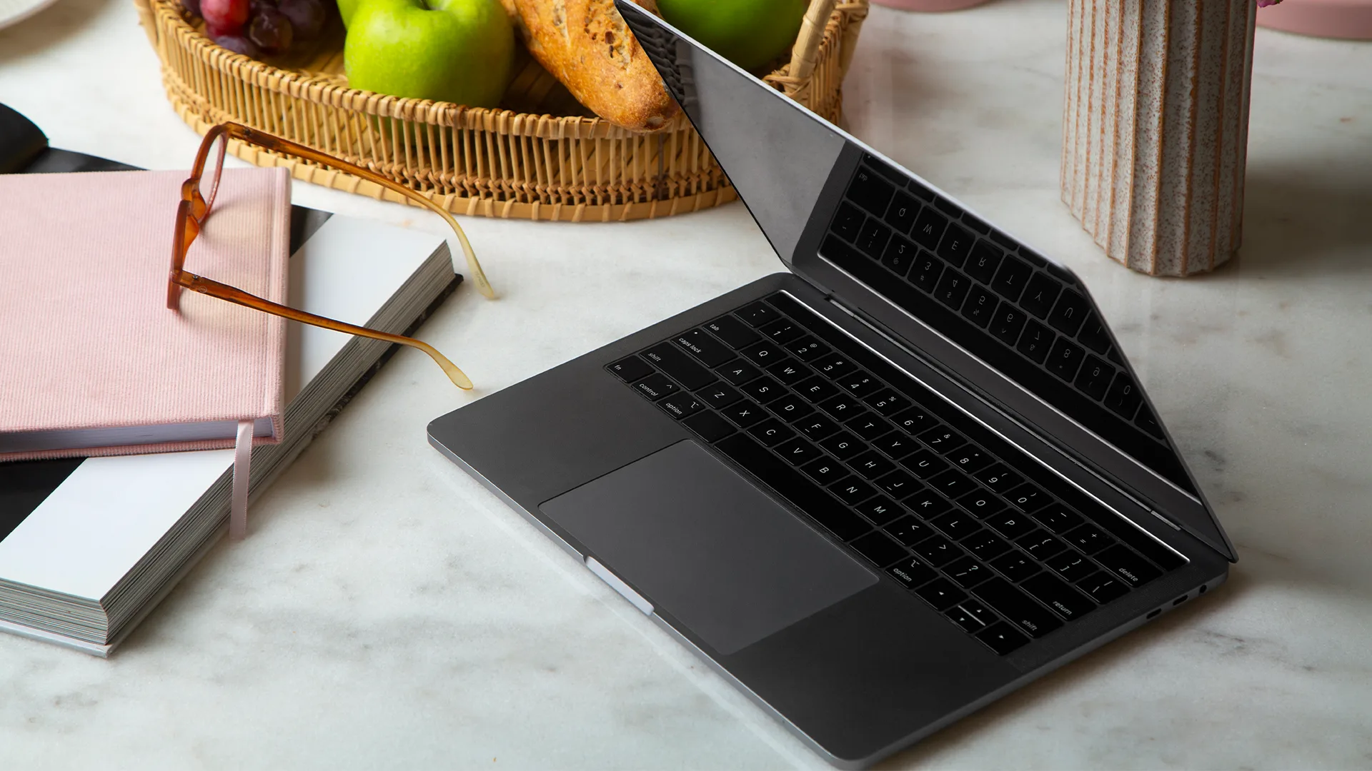 Laptop Apple 13 cali – Czy warto kupić używanego MacBooka?